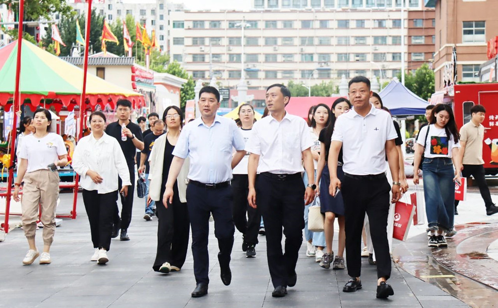 济宁国投人才队伍观摩国投·麷街项目