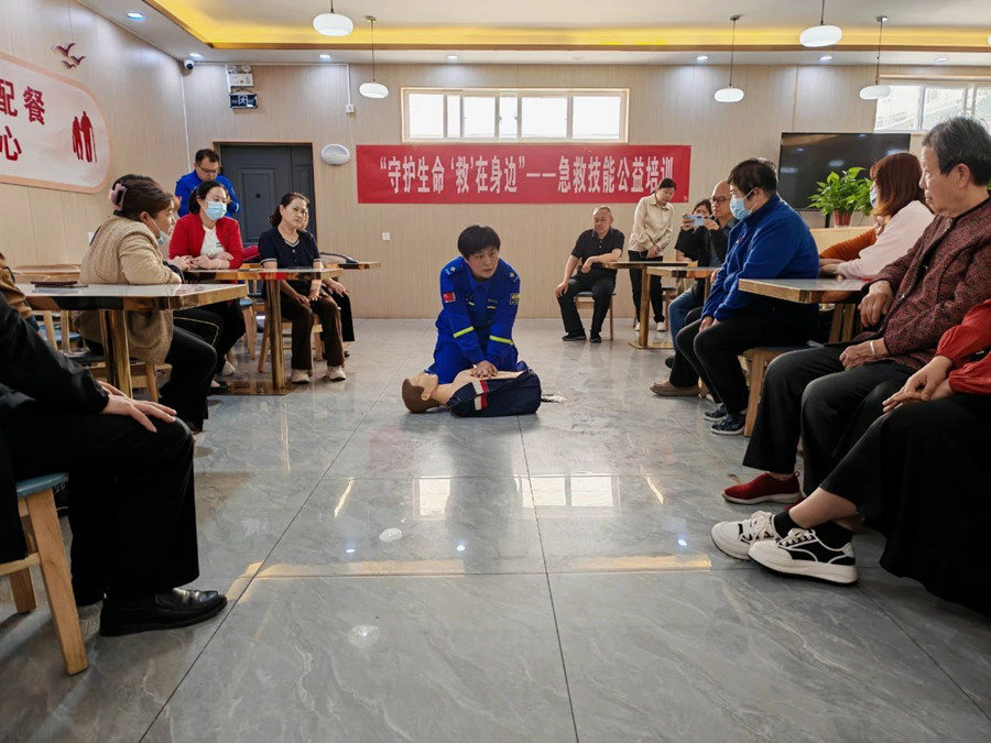 急救知识进食堂 惠丰食堂开展海姆立克急救公益培训