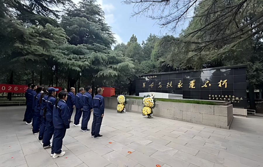 追寻红色足迹，筑牢粮安根基济宁市第二粮库有限公司党支部赴金乡羊山开展清明主题党日活动