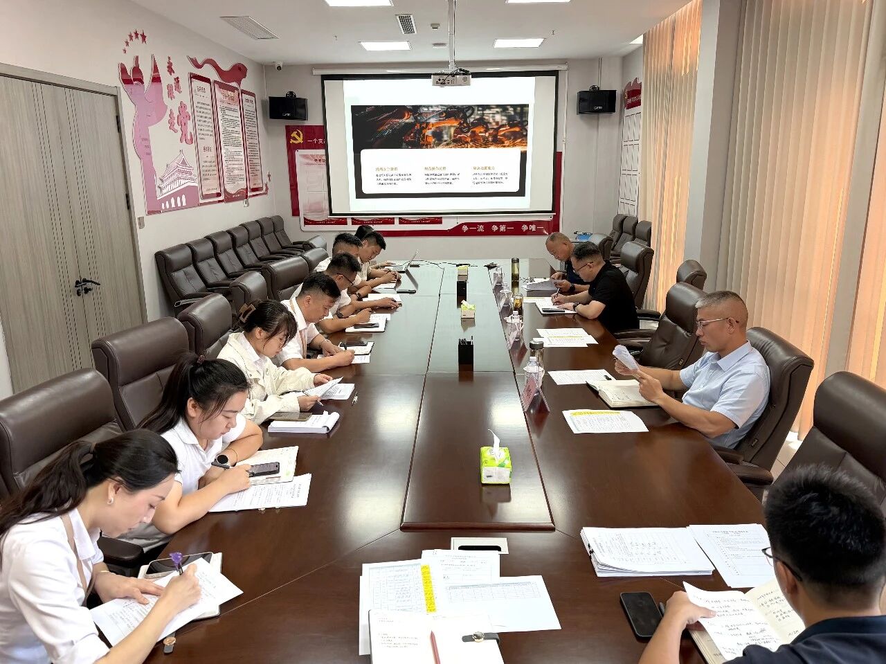 贯彻国投会议精神 丰街公司召开经济运行分析会